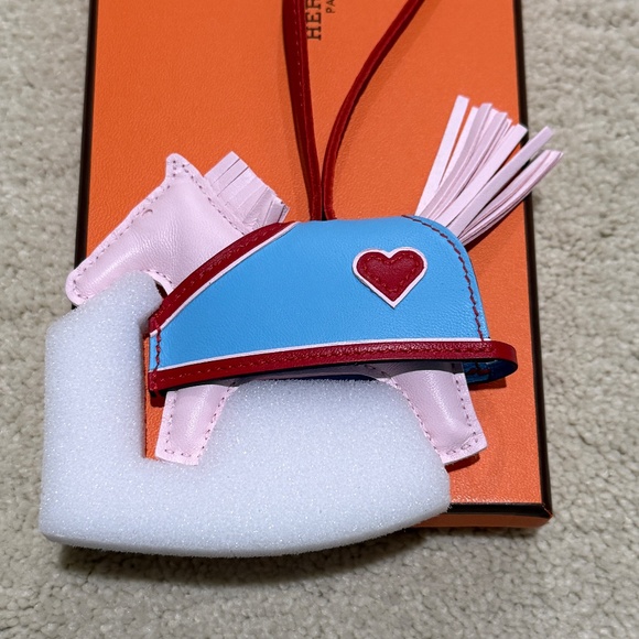 2025 New Rare Hermès Rodeo Robeo Coeur Charm PM Pink Red Blue - Picture 3 of 8